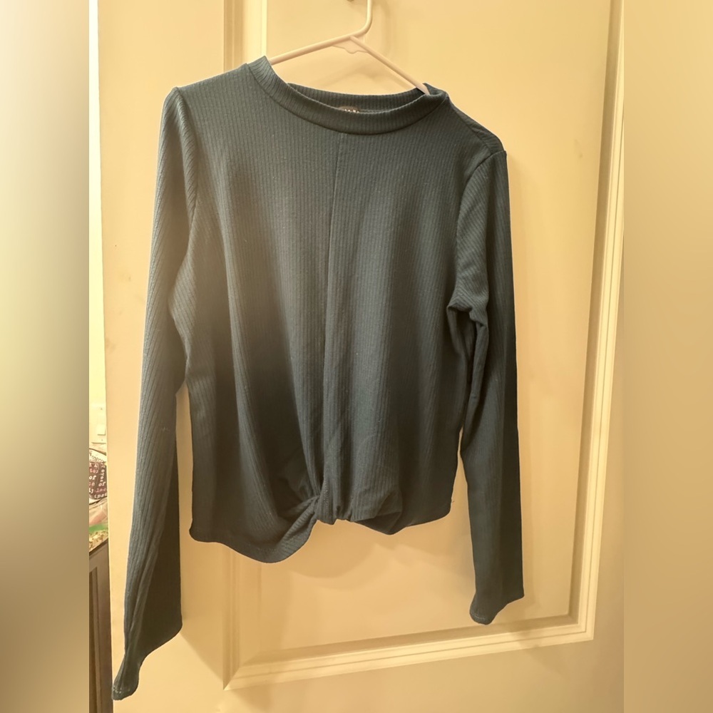 Haute Monde Woman’s long sleeve top